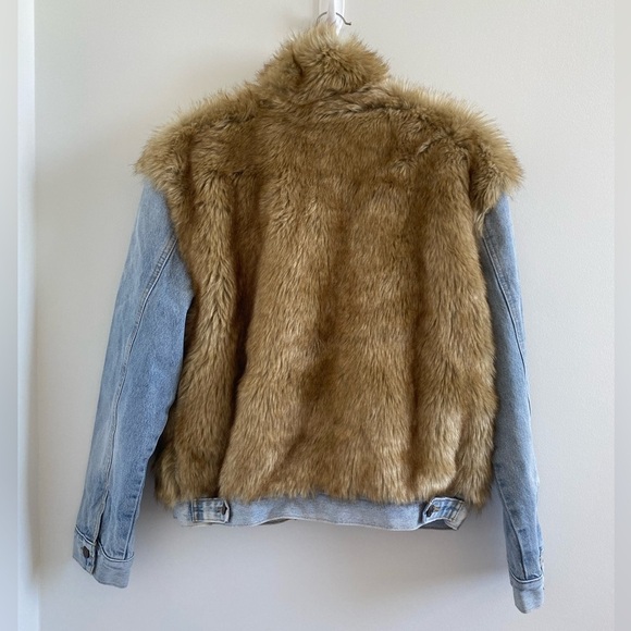 Levi’s Oversized Faux Fur Trucker Jacket Large In Furry Fury Medium Wash New - Picture 10 of 12